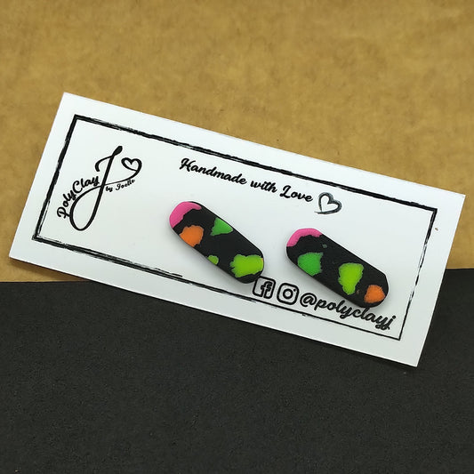 Black fluo pill studs