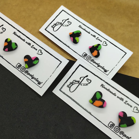 Black fluo small heart studs